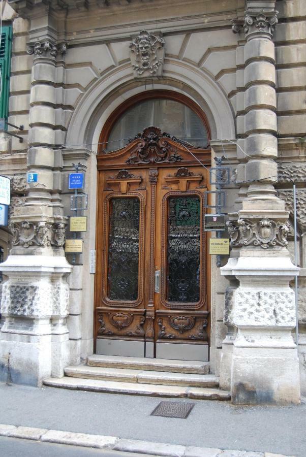 غييكا Apartment Dolac In Center Of Town المظهر الخارجي الصورة